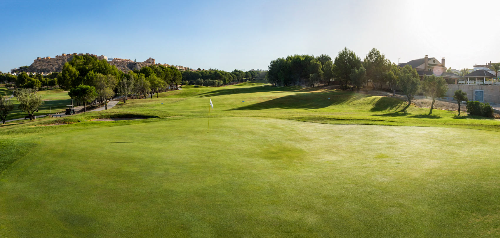 Escuela de golf, academia de adultos, cafetería, restaurante, gimnasio
